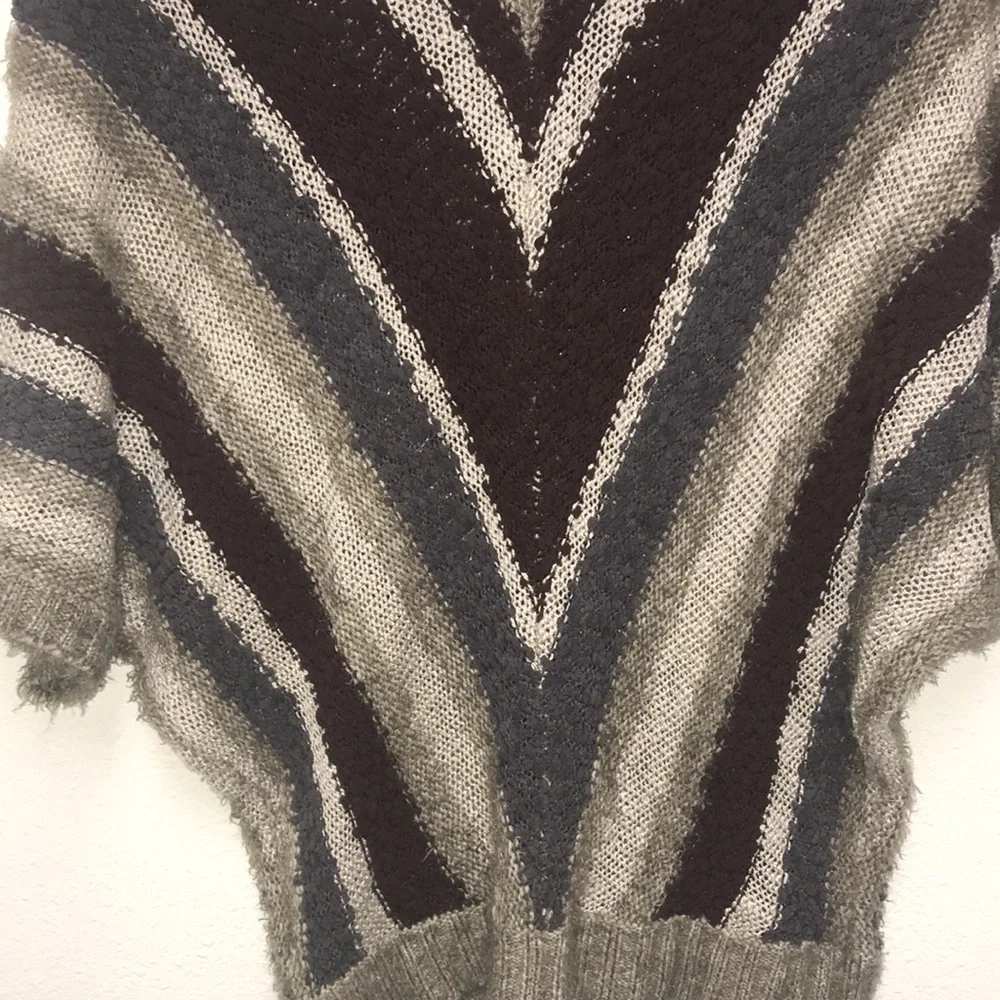 Vertigo Poncho Knit Sweater Oversized Small Retro Vintage V-Pattern Brown Gray - Picture 7 of 11